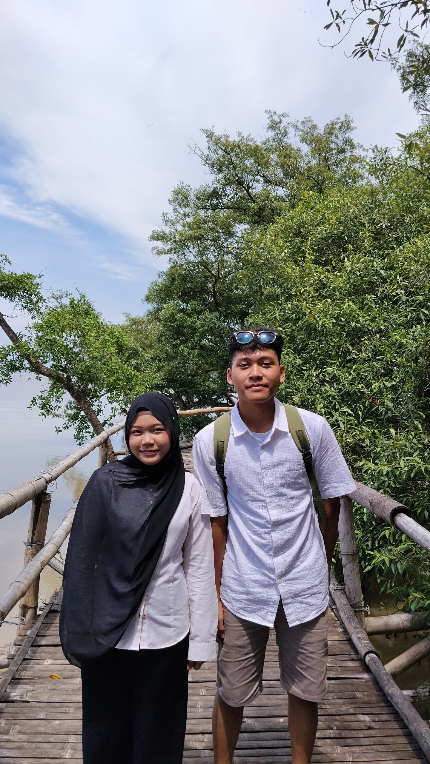 Fotbar 4 Alicia dan Axle